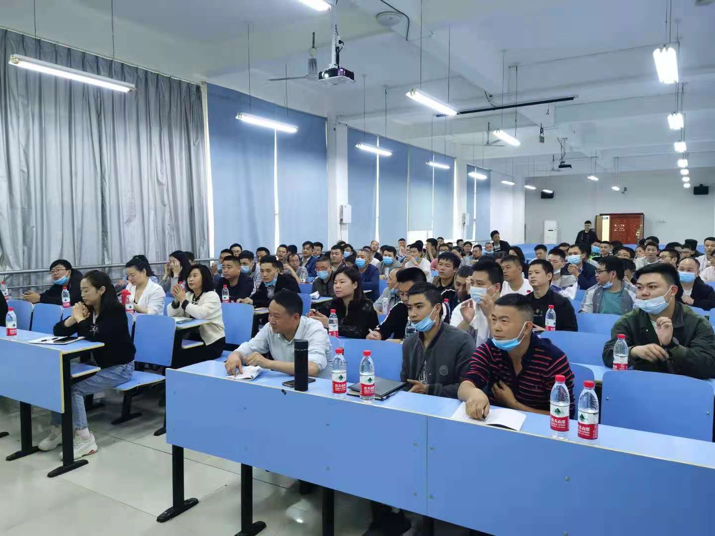 遵義市房屋安全鑒定單位技術(shù)培訓(xùn)會(huì)圓滿完成